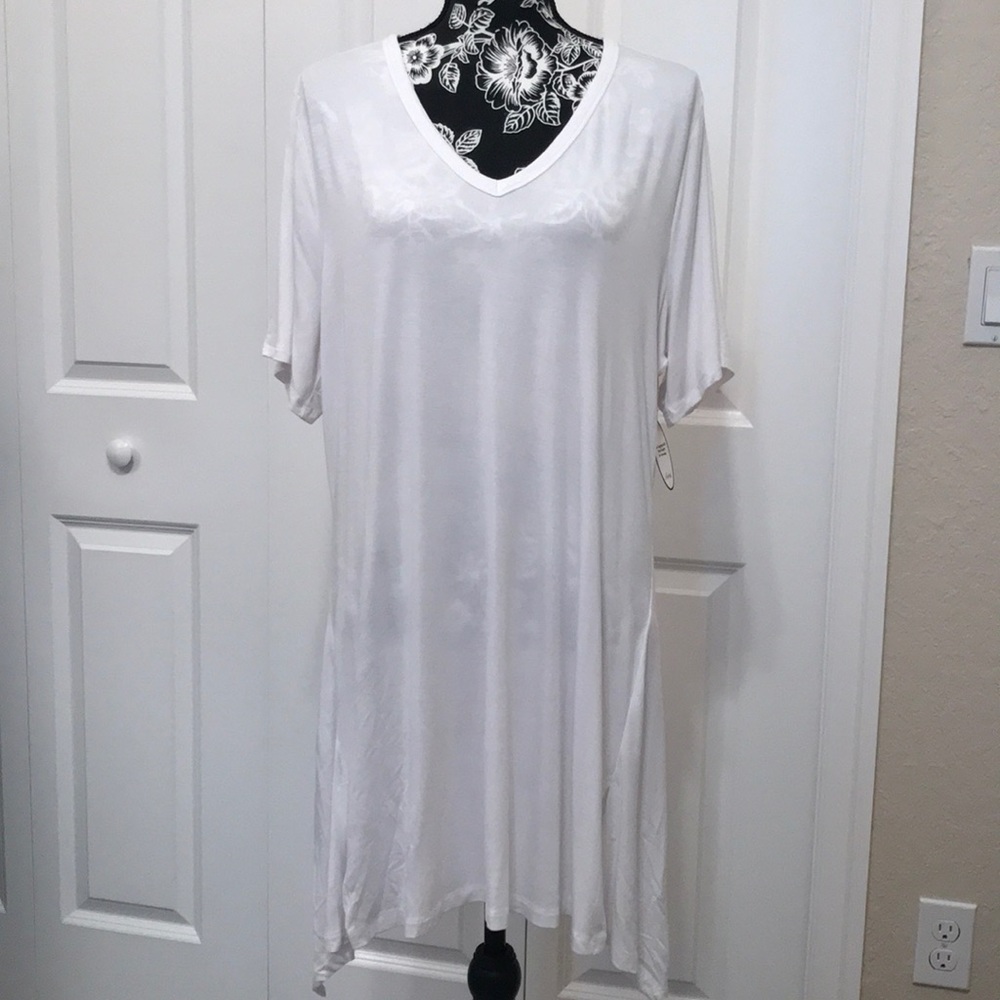 Soma short sleeve tunic white side slit NWT